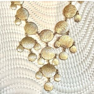 Elegant Gold Textured Necklace